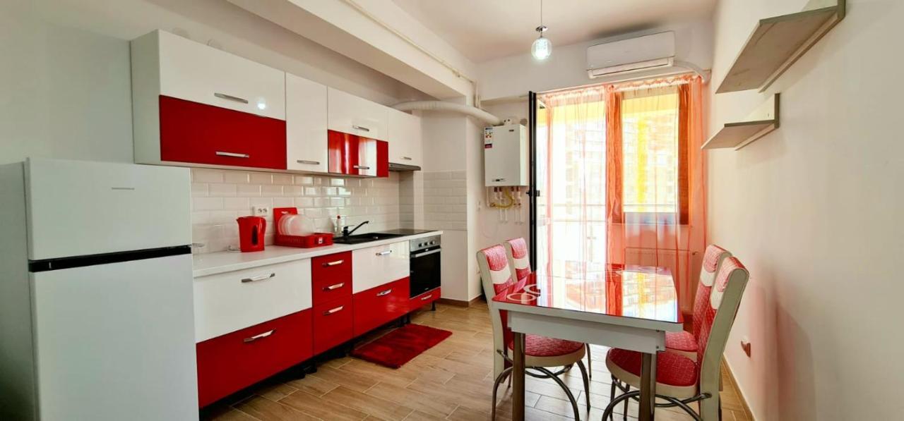 Red Accommodation Near Palas Mall ヤシ エクステリア 写真