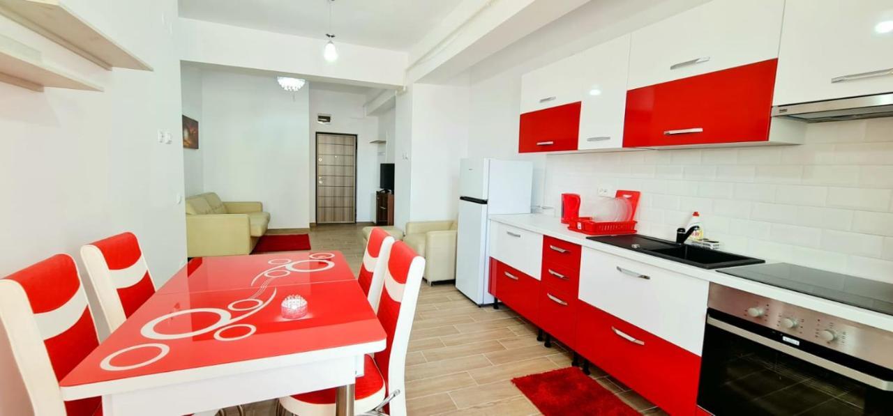 Red Accommodation Near Palas Mall ヤシ エクステリア 写真